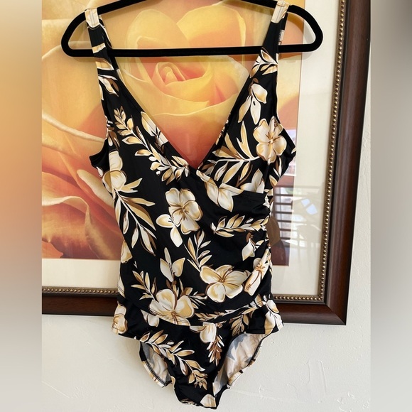 Jantzen Other - Jantzen Black and Cream Swimwear